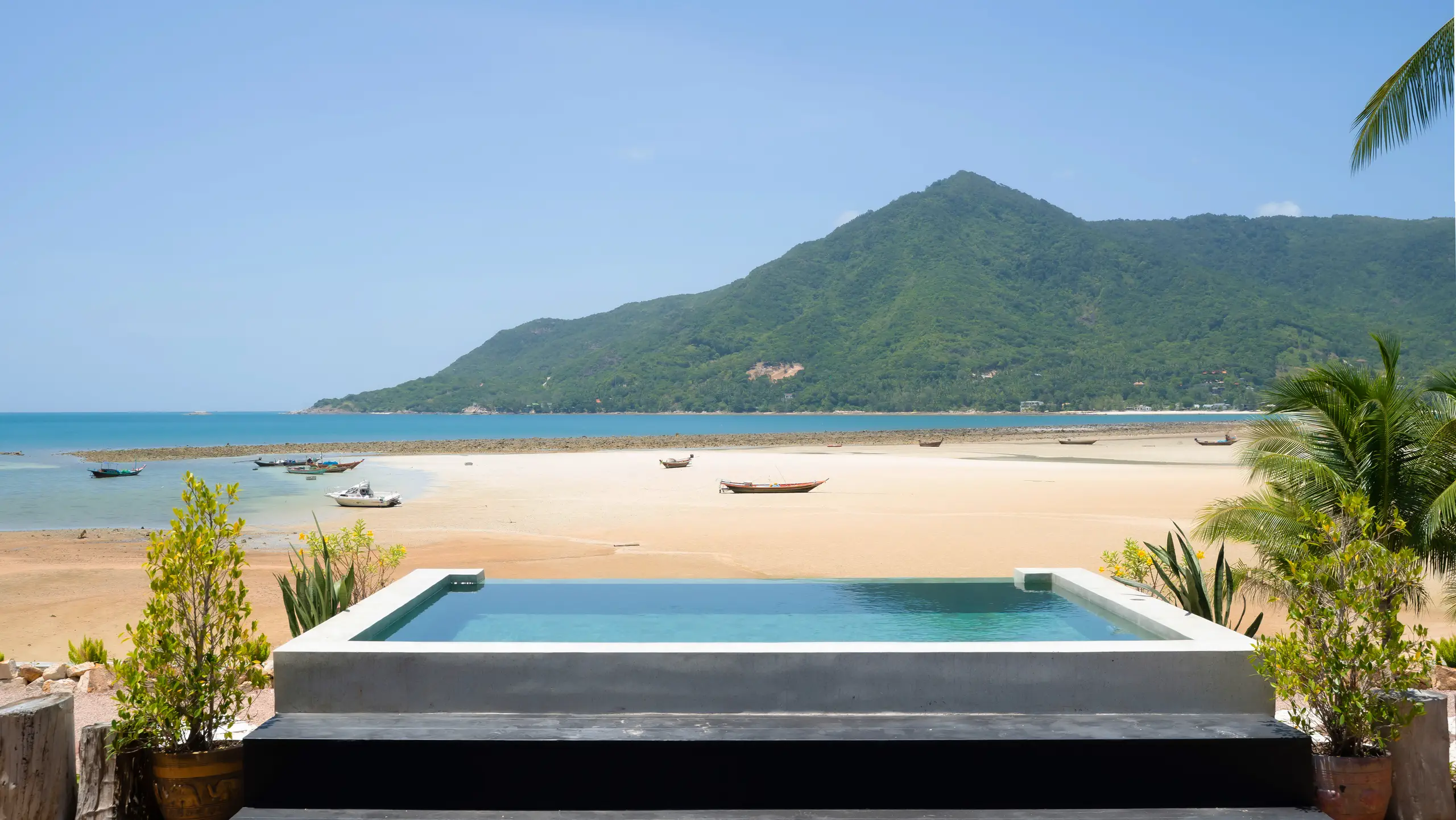 Rooftop Beach Front Pool Villa